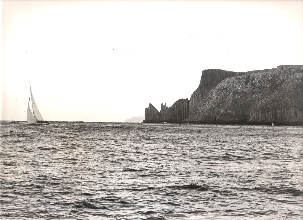 Gretel (KA1) & Evelyn, inshore - 1980 SHYR Tasman Island - Photo Richard Bennett - CYCA Archives
