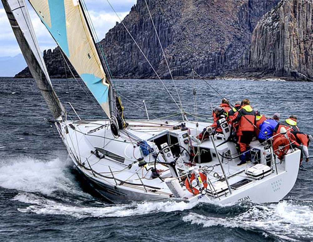 Ray Roberts' Quantum Racing sails near the Organ Pipes during the 2008 Rolex Sydney Hobart