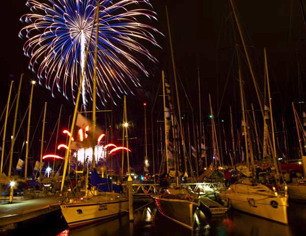 New Year's Eve Fireworks in Hobart over Constitution Dock
