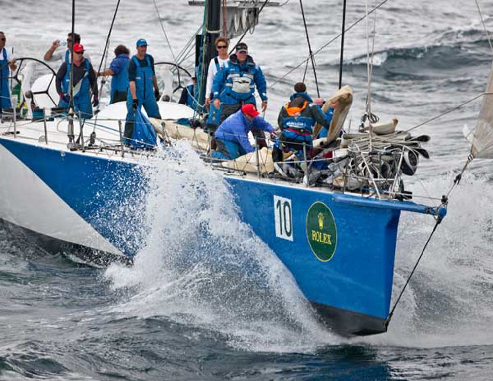 Grant Wharington’s maxi Wild Thing exiting Sydney Heads