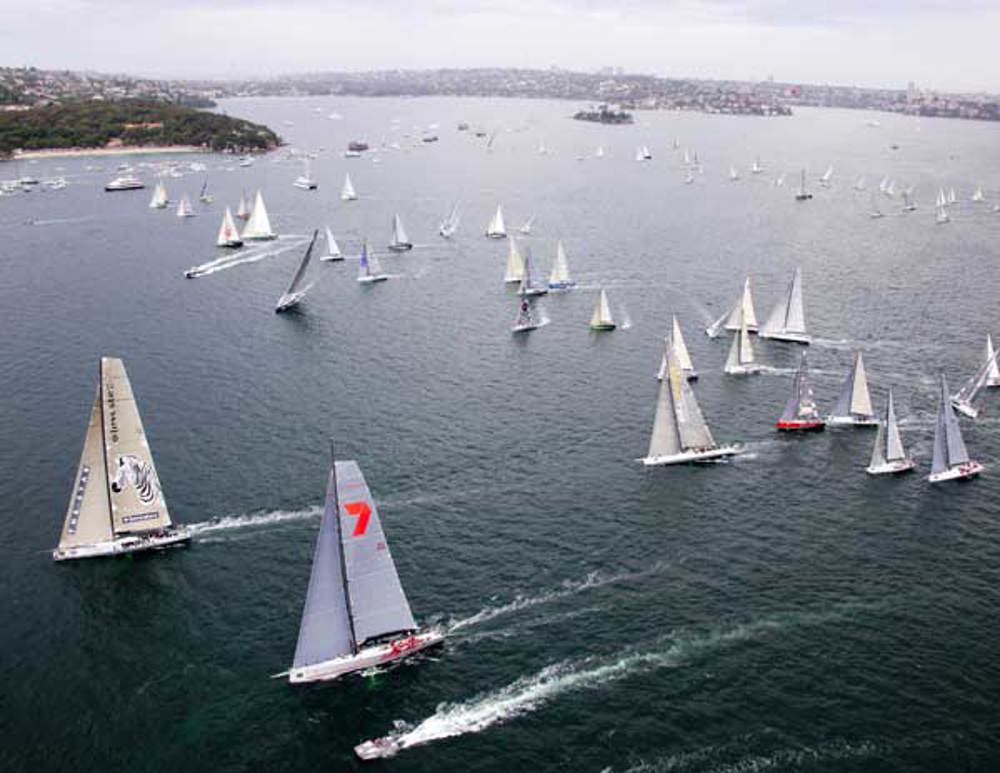 Wild Oats XI and Investec Loyal lead from the start