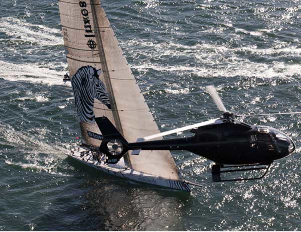 Investec Loyal clears Sydney Heads, Audi Sydney Gold Coast Yacht Race 2011