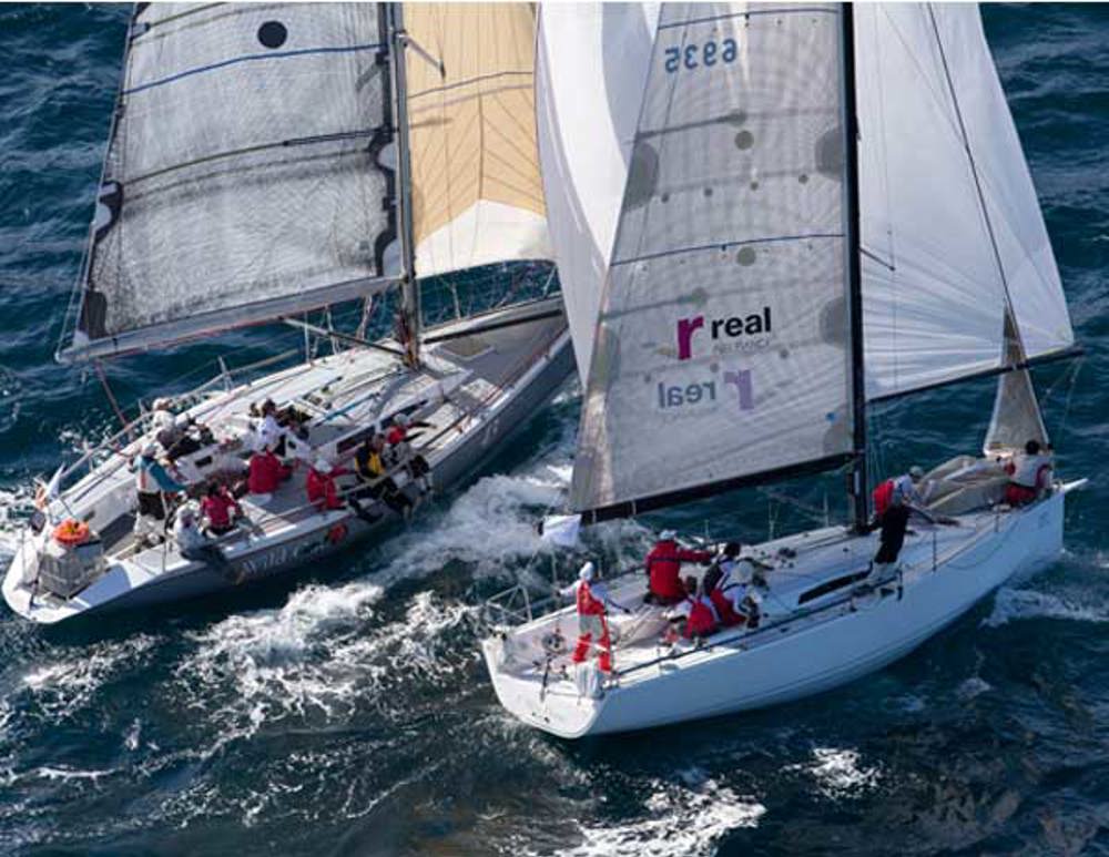 Wild Orase (Roger Hickman) and L'Altra Donna (Andy Kearnan) battle for position