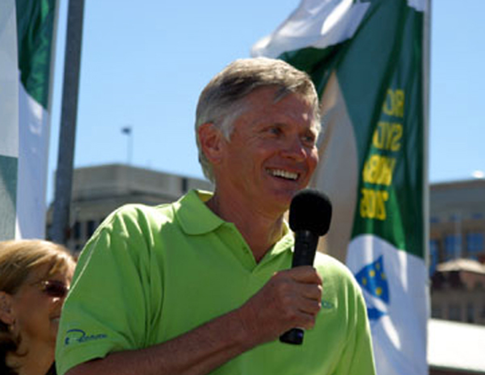 Graeme Wood, skipper of Wot's Next, accepts the divisional winners battle flag from Matteo Mazzanti of Rolex