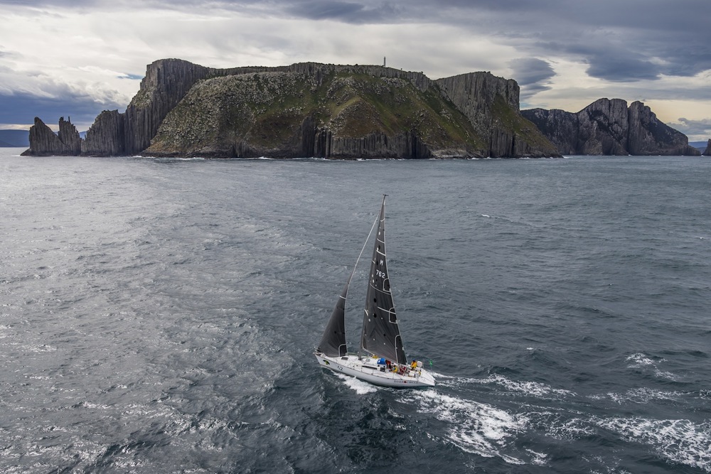 INNER CIRCLE, Sail n: M762, Bow n: 62, Design: Farr 40 IOR, Owner: Michael McDonald, Skipper: Darren Cooney off Tasman Island