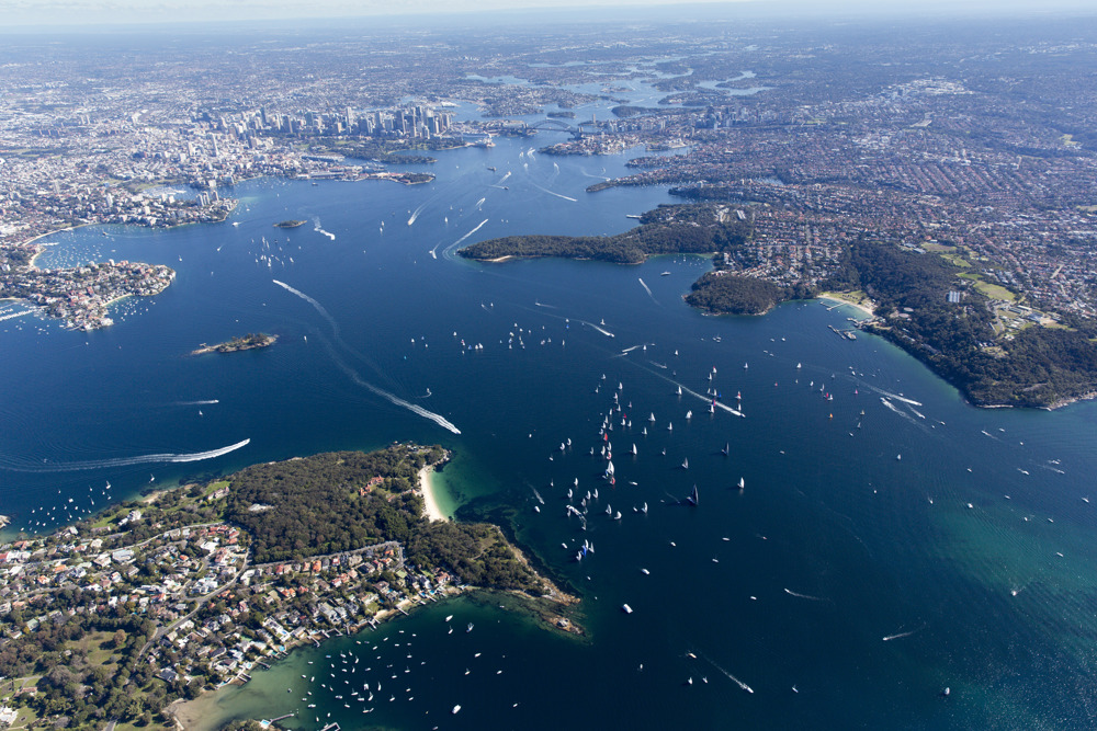 Land Rover Sydney Gold Coast fleet leaving the Harbour- Andrea Francolini