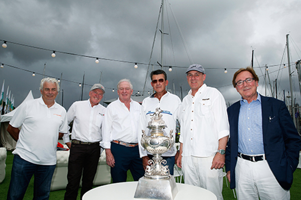 Brad Butterworth, Roger Hickman, George David, Tony Kirby, Matt Allen and Darryl Hodgkinson with the Tattersall’s Cup 