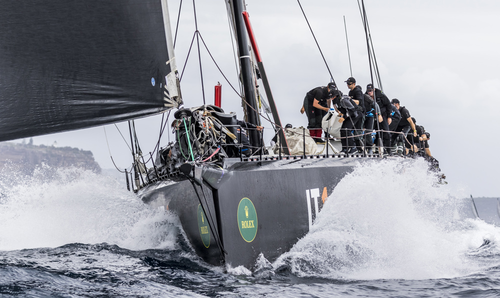 Maxi InfoTrack at speed in open water