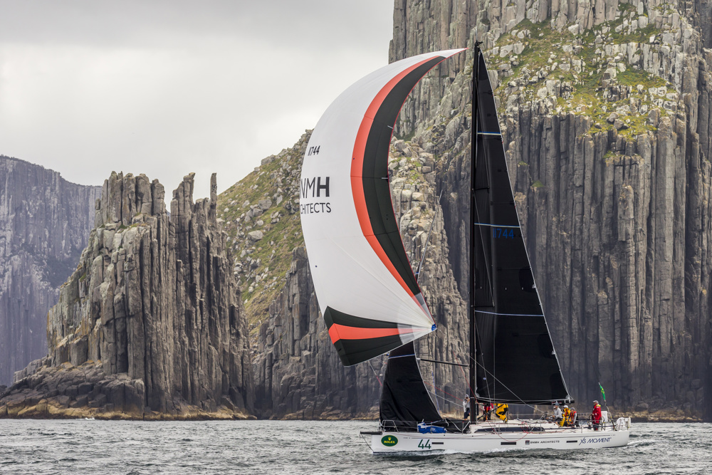 XS Moment BNMH passing Cape Raoul