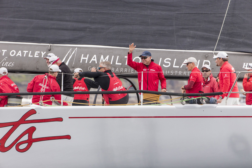 Wild Oats XI waiting for the postponement of the start to end
