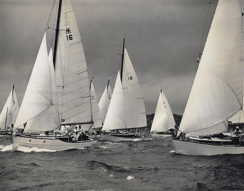Rival (M2), Kintail (16), Silhouette (MH64), Sea Bee (CYC32), Sylvena (18),  Joanne Brodie (2) & Anitra V - 1961 Sydney Hobart Yacht Race start - CYCA Archives