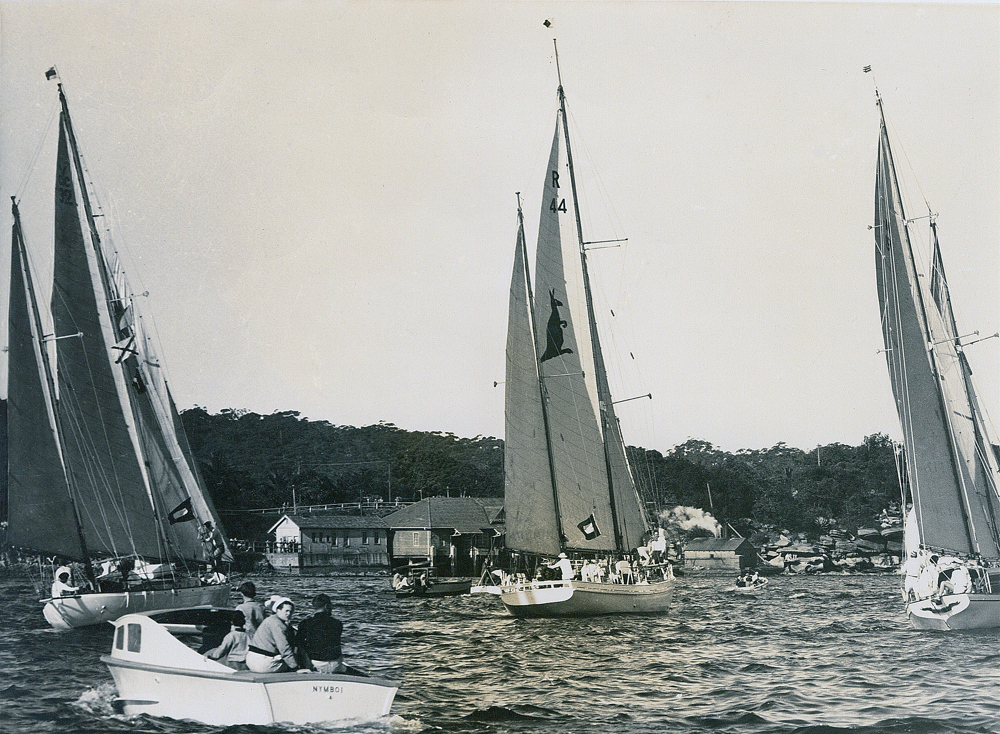 Kurrewa III leading Horizon - 1947 Sydney Hobart start