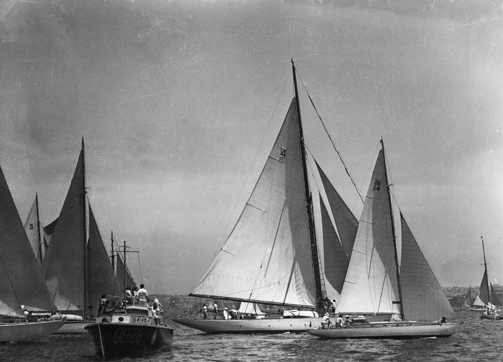 Morna (4) and Saga (CYC 54) soon after the start