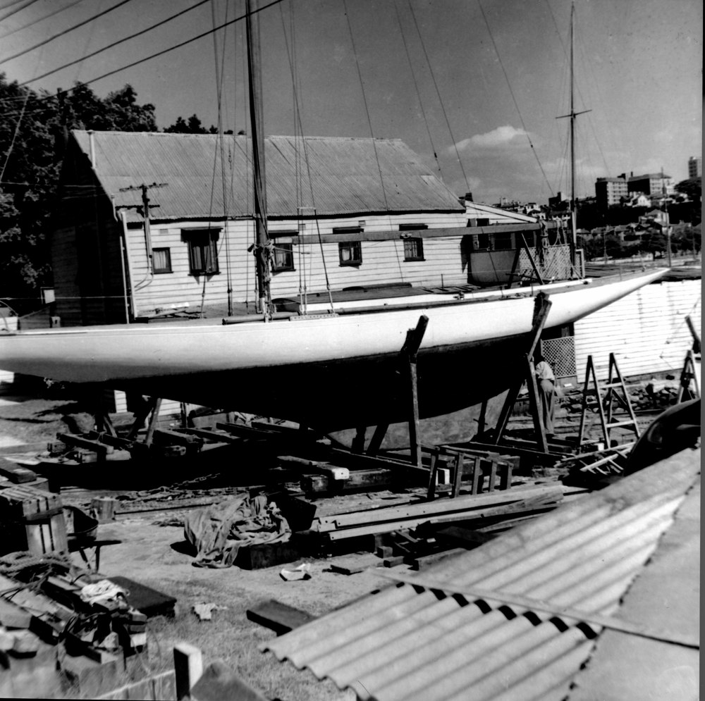 1952 Original CYCA clubhouse with 'Defiance' (Fred Harris) on the slip. Harris transferred the sail number CYC4 from his previous 'Bernicia' to 'Defiance'.