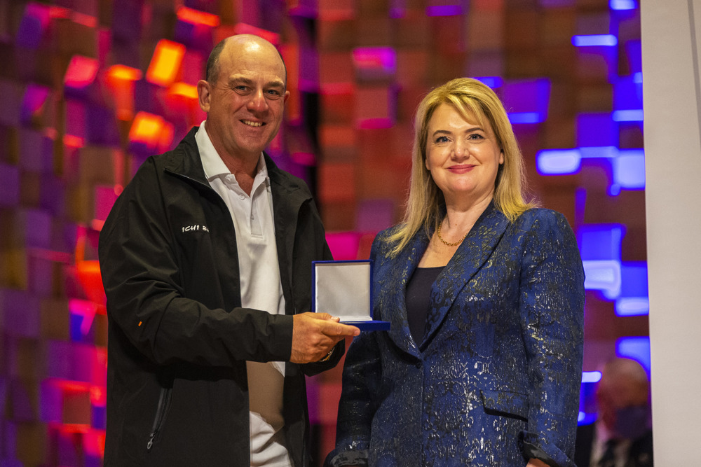 Official Trophy Presentation - Gordon Maguire, 25 Races Medallion (collected by Matt Allen)