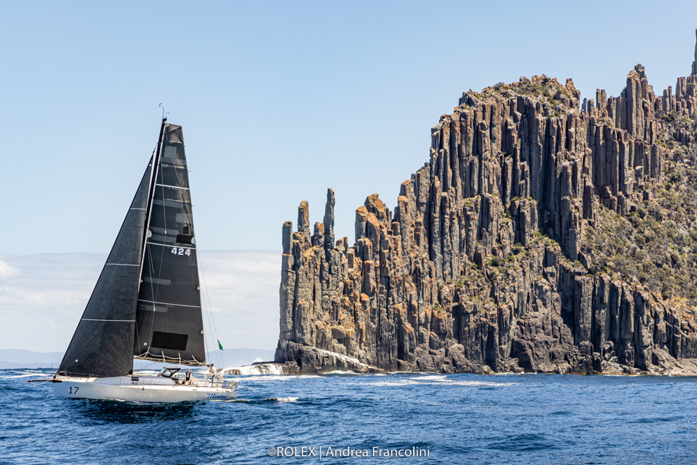 MINNIE (TH), Sail No: 424, Owner: Michael Bell, Skipper: Michael Bell/Oli Bell, State: NSW, Design: Jones 42, LOA: 12.9