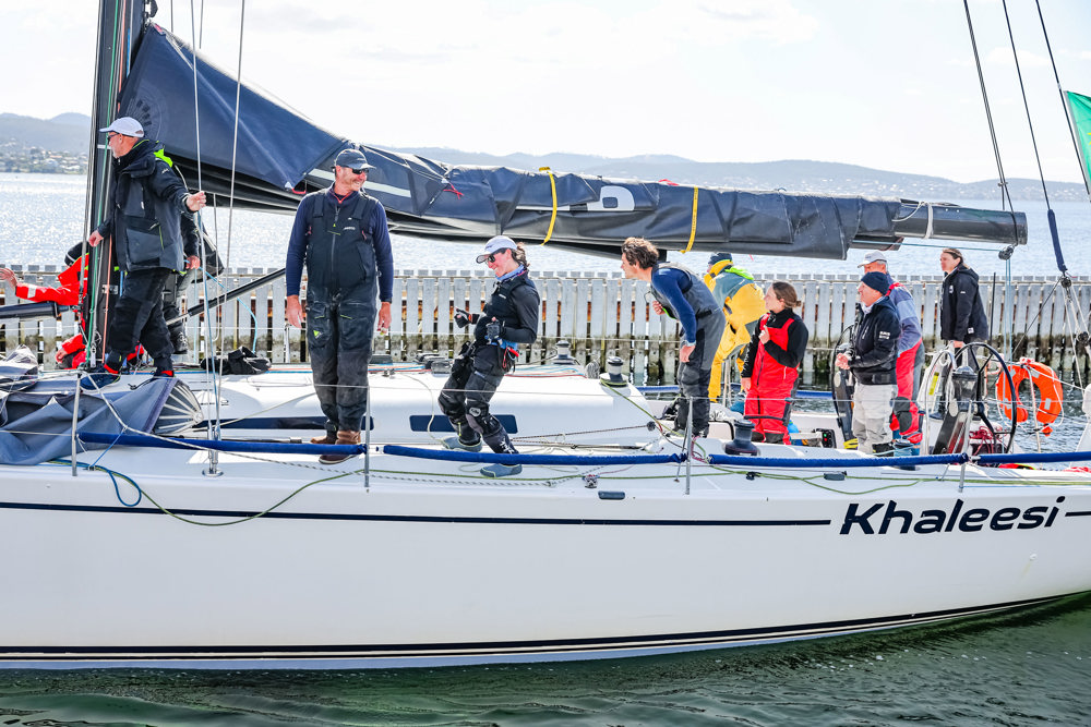 Khaleesi entering the King's Pier marina
