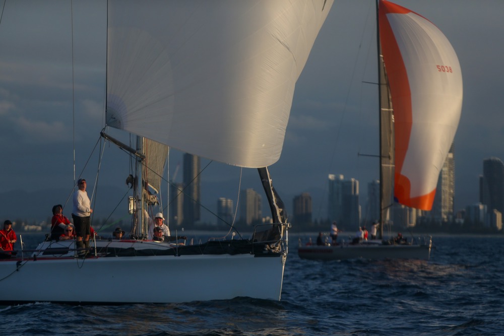 Mondo (foreground) and Cinquante approaching the finish