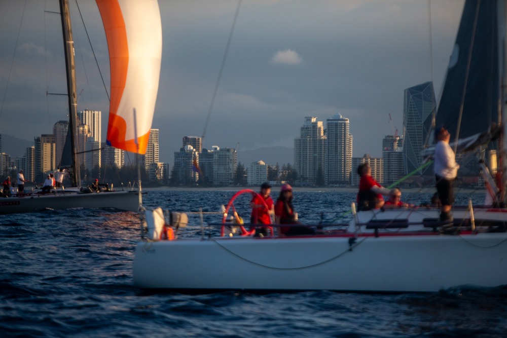 Mondo (foreground) and Cinquante approaching the finish
