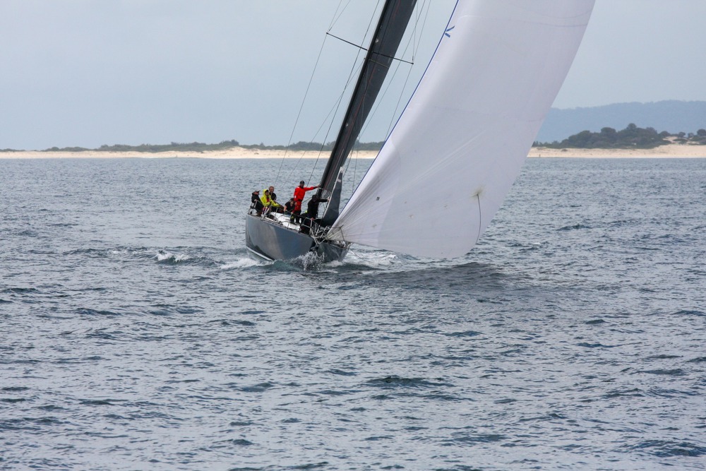 Marten 49 Carrera S approaching Cabbage Tree Island
