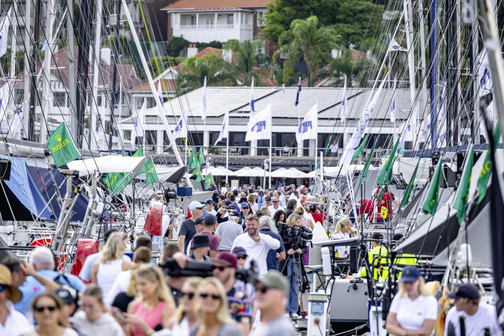 Ambiance at the docksides. 
Before the start.