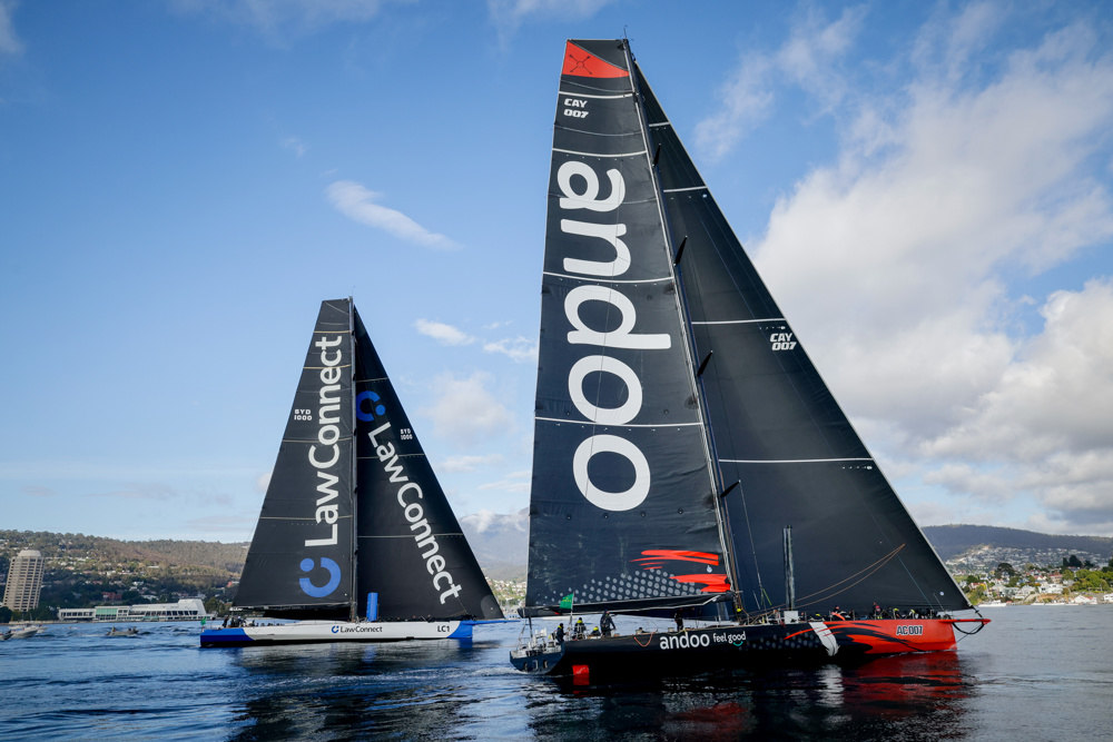 Andoo Comanche and LawConnect coming to the finish