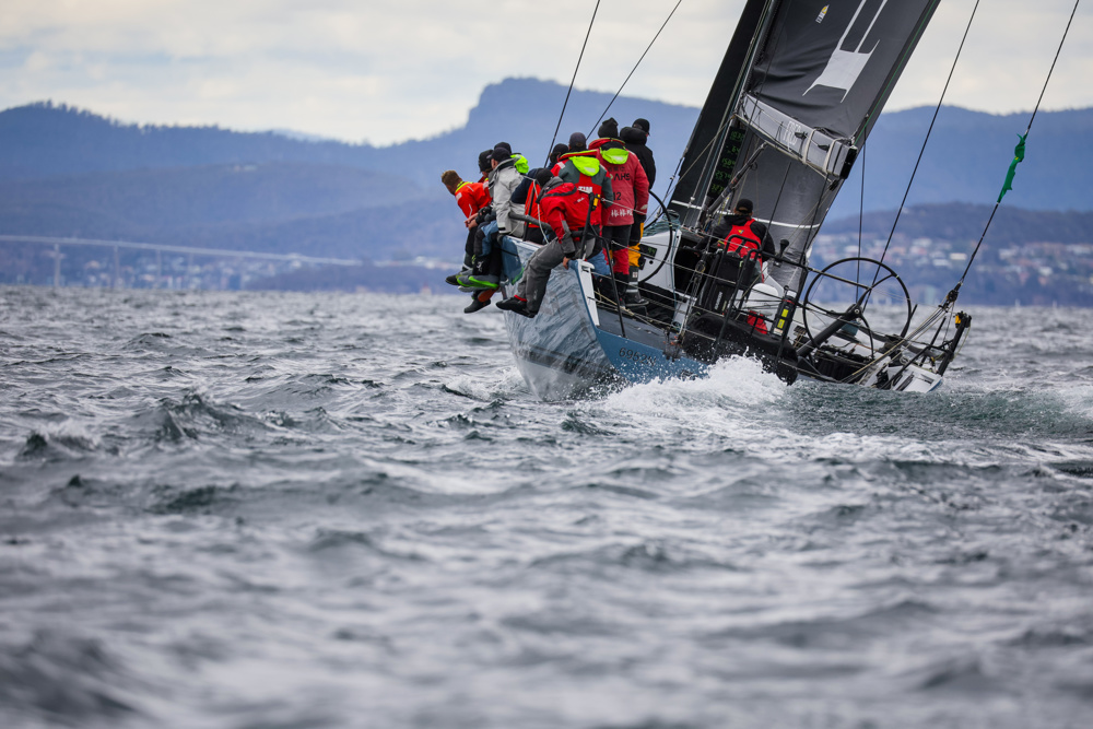 SMUGGLER, Sail No: 6952, Owner: Sebastian Bohm, Skipper: Sebastian Bohm, State: NSW, Design: TP52, LOA: 15,9