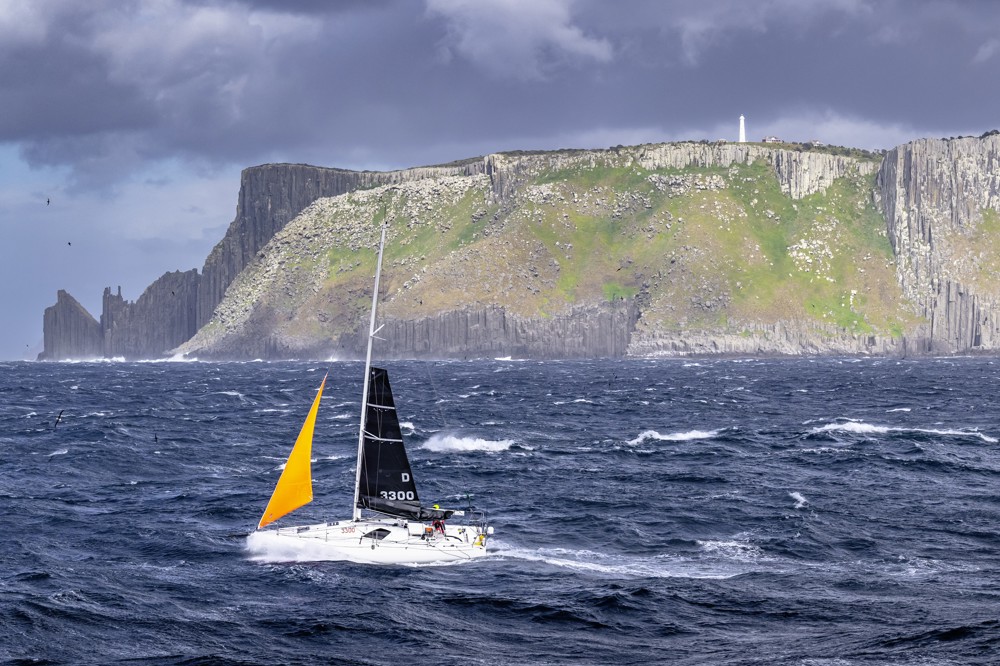 KRAKEN 111 (TH), Sail no: D 3300, Owner: Rob Gough/John Saul, Design: Jeanneau Sunfast 3300, Country: AUS