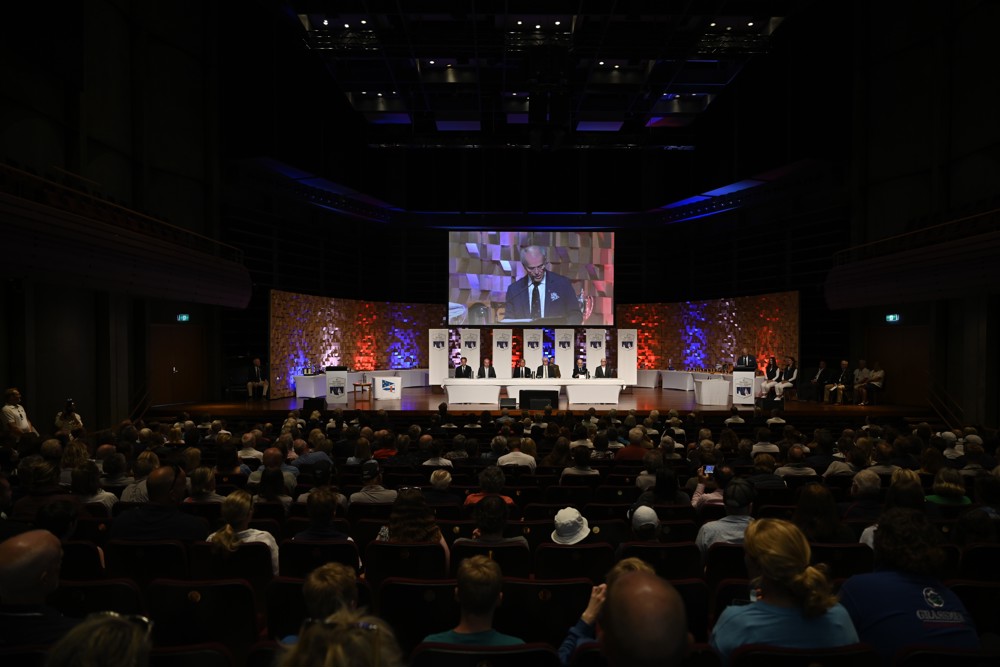 Official party (l to r) - Benoit Falletti, Managing Director, Rolex Australia; Minister Nic Street; Commodore Arthur Lane, Cruising Yacht Club of Australia; His Excellency the Honourable Alan Blow AO; Commodore Richard Bevan, The Royal Yacht Club of Tasmania; Councillor John Kelly, City of Hobart