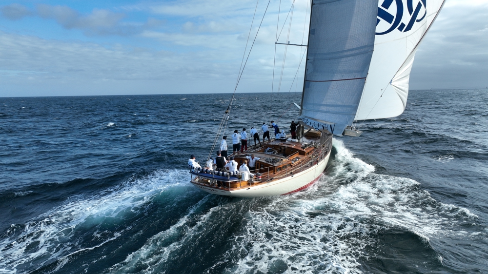 Oroton Drumfire powering along in a lively North Easterly breeze.   Image courtesy High Impressions Media.