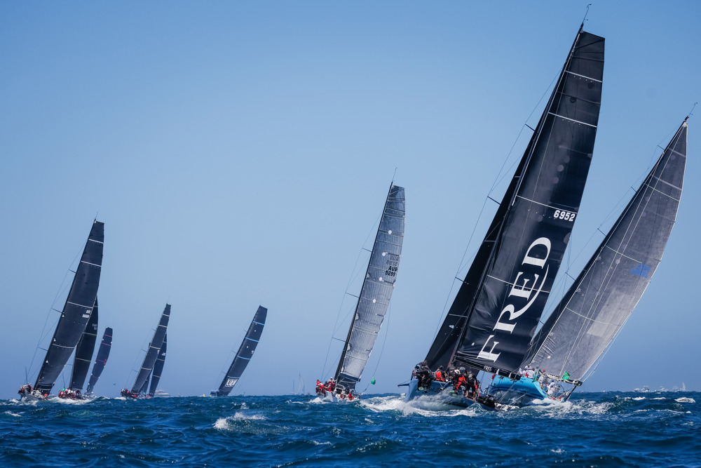 Smuggler (6952) chasing Antipodes and Porco Rosso (5299).    Image: CYCA | Salty Dingo