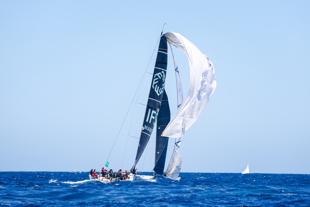 That spinnaker won't be going much further.     Image: CYCA | Salty Dingo