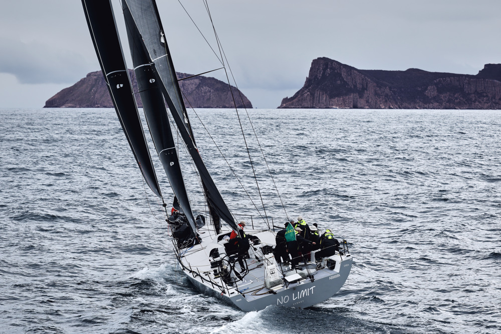 RP 63 No Limit heading towards Tasman Island.