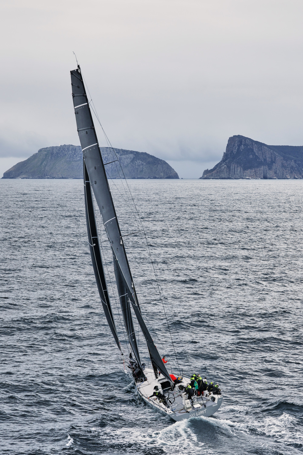 No Limit heading towards Tasman Island.