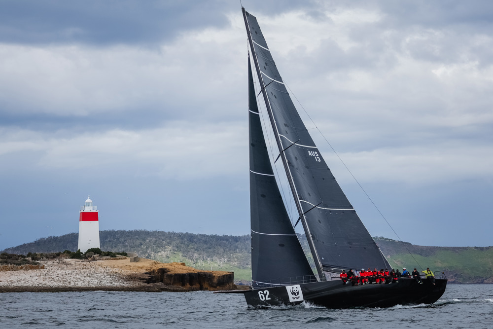 Whisper passing the Iron Pot.     Image: CYCA | Salty Dingo