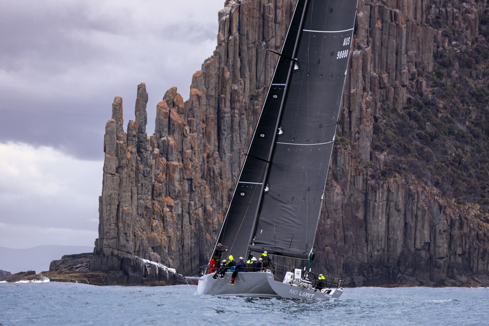 NO LIMIT rounding Cape Raoul,Sail n: AUS98888, OWNER/SKIPPER: David Gotze, STATE: NSW, DESIGN: Reichel/Pugh 63, LOA: 19.2, CLASS: IRC, YEAR BUILT: 2008