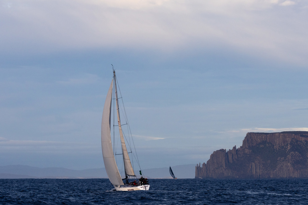 BACARDI, Sail n: SM377, OWNER/SKIPPER: Brett Averay, STATE: VIC, DESIGN: Peterson 44, LOA: 13.3, CLASS: PHS, YEAR BUILT: 1978