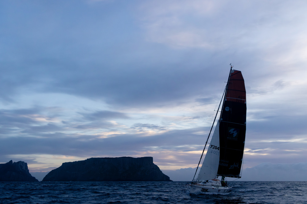 ROARING FORTY (DH), Sail n: 7204, OWNER/SKIPPER: Kevin Le Poidevin/Darrell Greig, STATE: NSW, DESIGN: Lutra Boc Open 40, LOA: 12.2, CLASS: IRC, YEAR BUILT: 1997