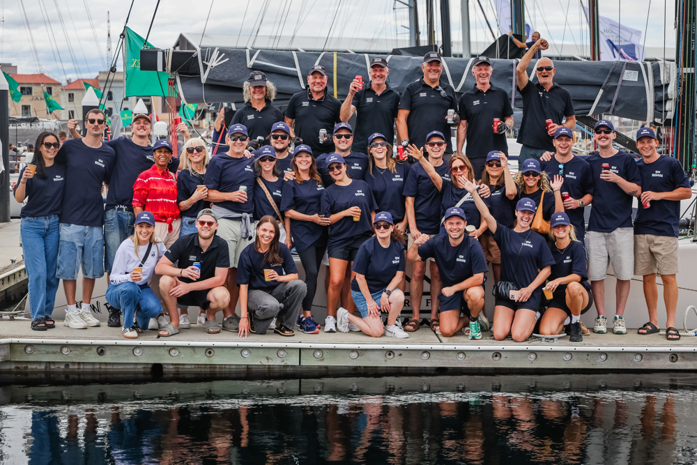 Dasher + Bizarre How Bizarre - with the largest support crew on the dock of any boat.      Image: CYCA | Salty Dingo