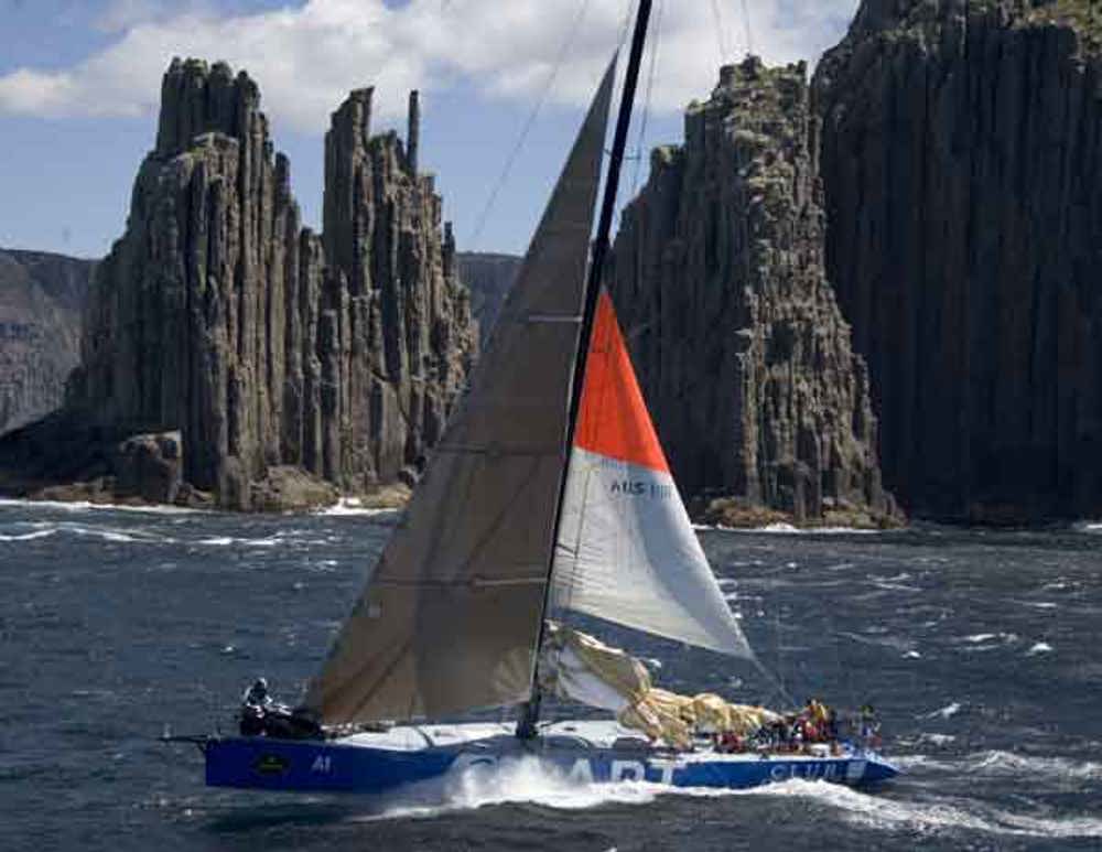 Sean Langman's AAPT heading to Hobart under jury rig in the 2005 Rolex Sydney Hobart Yacht Race