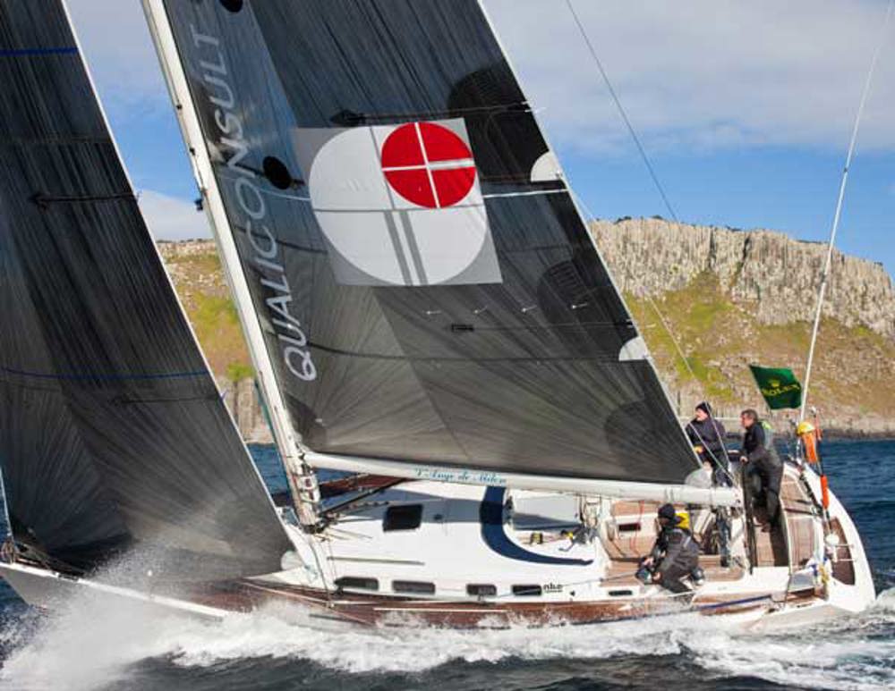 L'Ange de Milon passing Tasman Island lighthouse