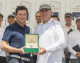 Patrick Boutellier, General Manager of Rolex Australia, presenting Matt Allen with the Rolex Timepiece for Ichi Ban's overall win