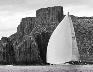 Syd Fischer's TP52 Ragamuffin rounding the Organ Pipes