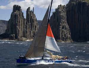Sean Langman's AAPT heading to Hobart under jury rig in the 2005 Rolex Sydney Hobart Yacht Race