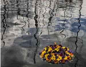 The commemorative wreath in Constitution Dock