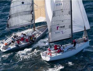 Wild Orase (Roger Hickman) and L'Altra Donna (Andy Kearnan) battle for position