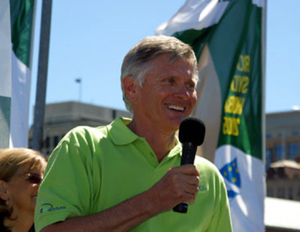 Graeme Wood, skipper of Wot's Next, accepts the divisional winners battle flag from Matteo Mazzanti of Rolex