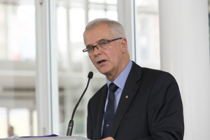 Master of all Rolex Sydney Hobart Ceremonies - Gordon Bray