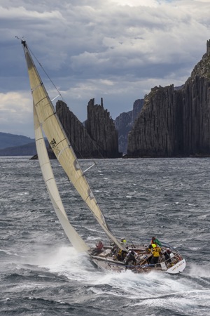 LOVE AND WAR, Sail n: 294, Bow n: 29, Design: Sparkman And Stephens, Owner: Simon Kurts, Skipper: Simon Kurts off Cape Raoul