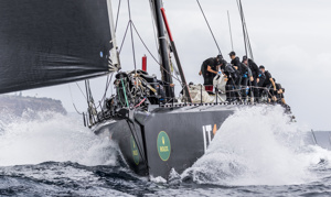 Maxi InfoTrack at speed in open water